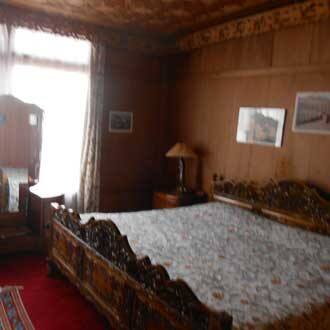 Golden Fish Houseboat, Srinagar 2